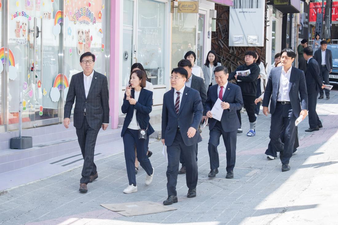 20250430_'부산대 자율상권구역' 현장 방문_6.jpg
