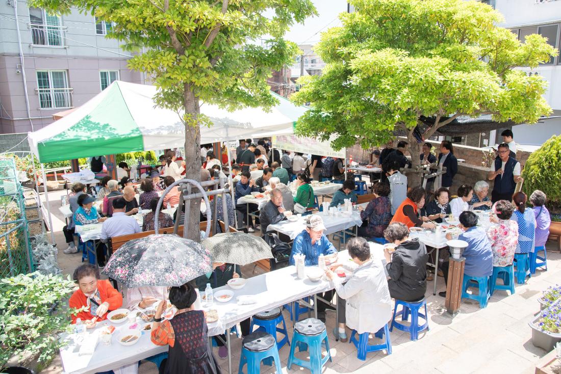 20250605_금사금빛풍물회 어르신 국수나눔 행사_11_1.jpg