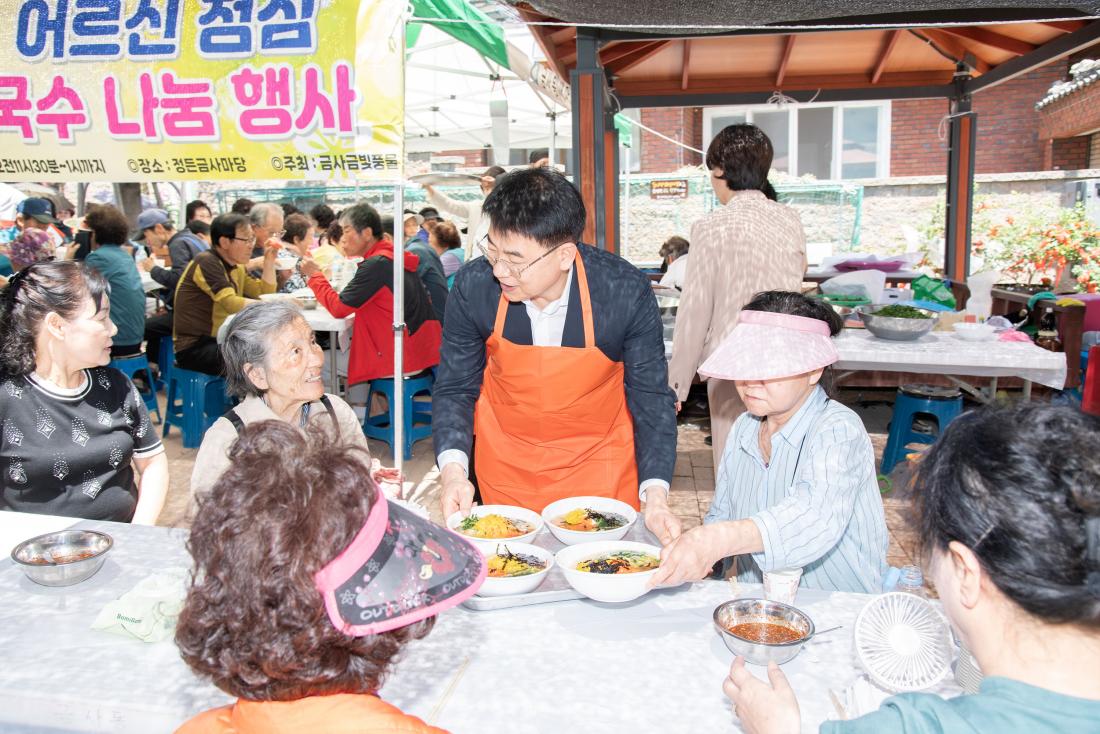 20250605_금사금빛풍물회 어르신 국수나눔 행사_7.jpg