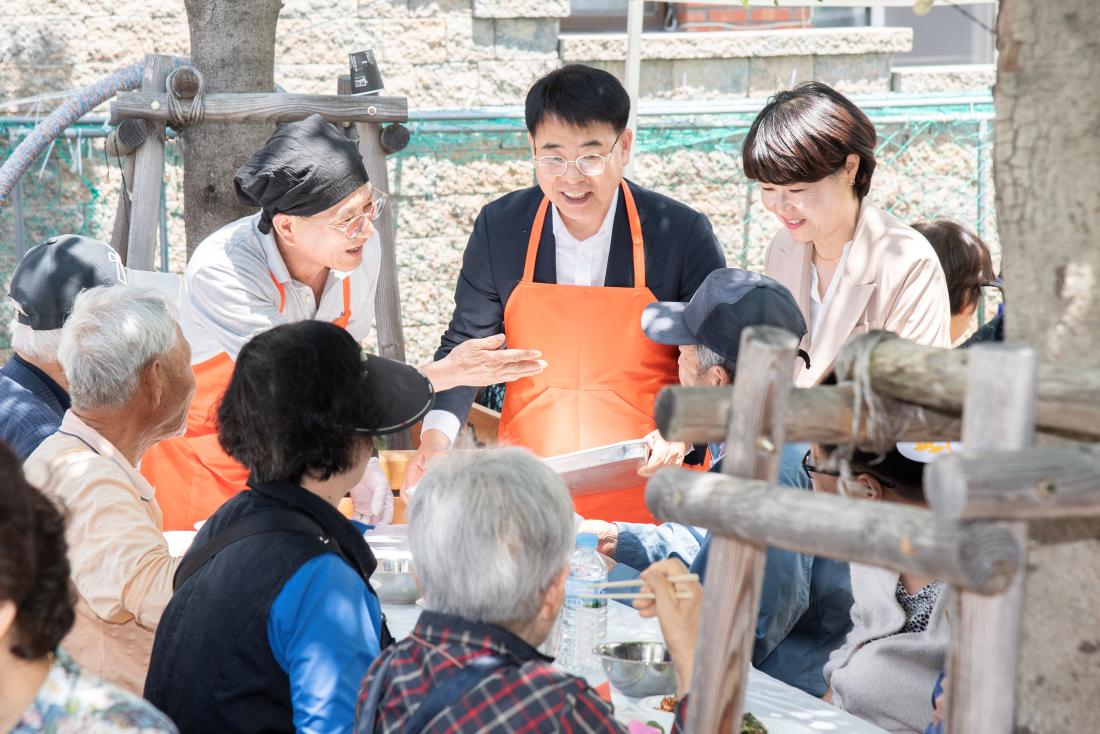 20250605_금사금빛풍물회 어르신 국수나눔 행사_3.jpg
