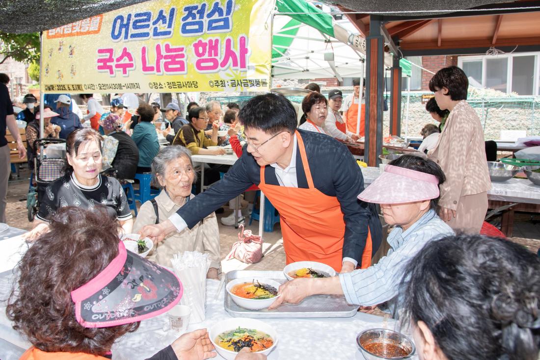 20250605_금사금빛풍물회 어르신 국수나눔 행사_5.jpg