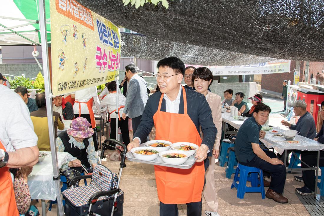 20250605_금사금빛풍물회 어르신 국수나눔 행사_6.jpg
