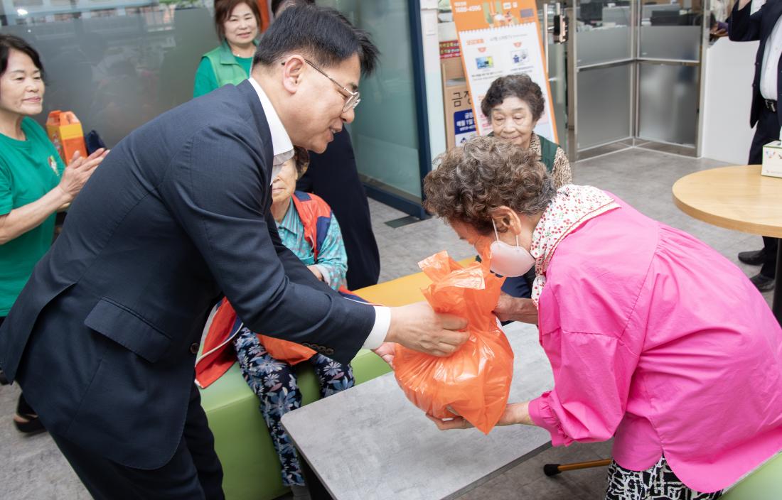 20250610_서1동 새마을부녀회 건강한 여름나기 삼계탕 나눔 행사_4.jpg