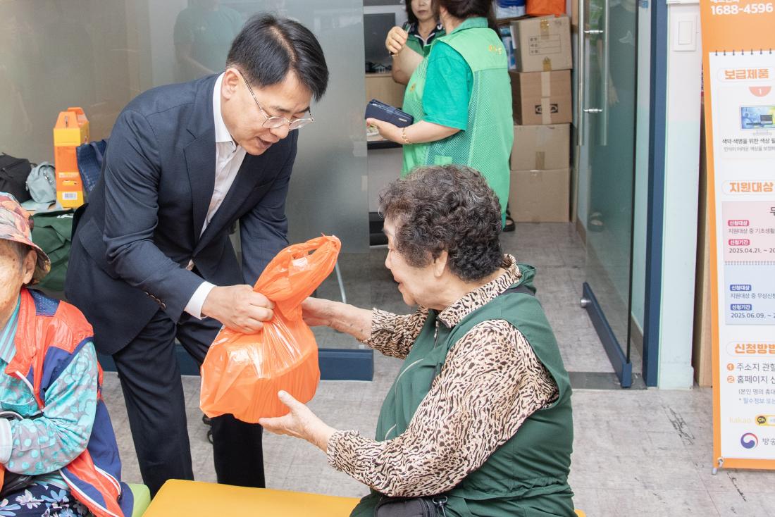 20250610_서1동 새마을부녀회 건강한 여름나기 삼계탕 나눔 행사_5.jpg