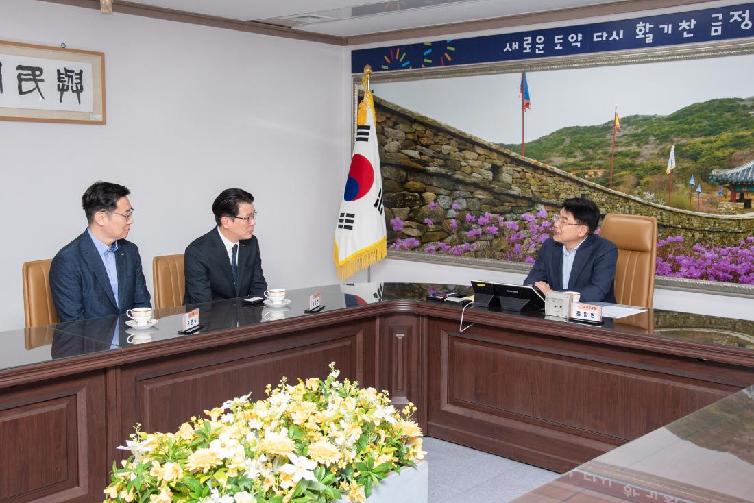 20250625_BNK부산은행, 이웃돕기 성품 기탁_5.jpg