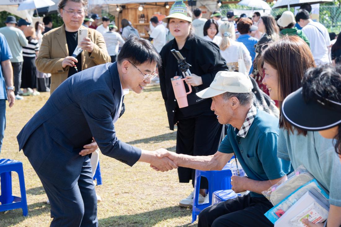 20250615_금정산성축제 부스방문_5.jpg