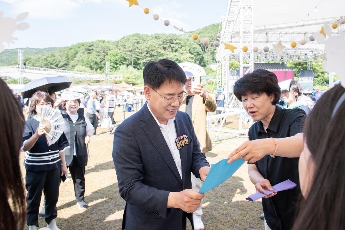 20250615_금정산성축제 부스방문_2.jpg