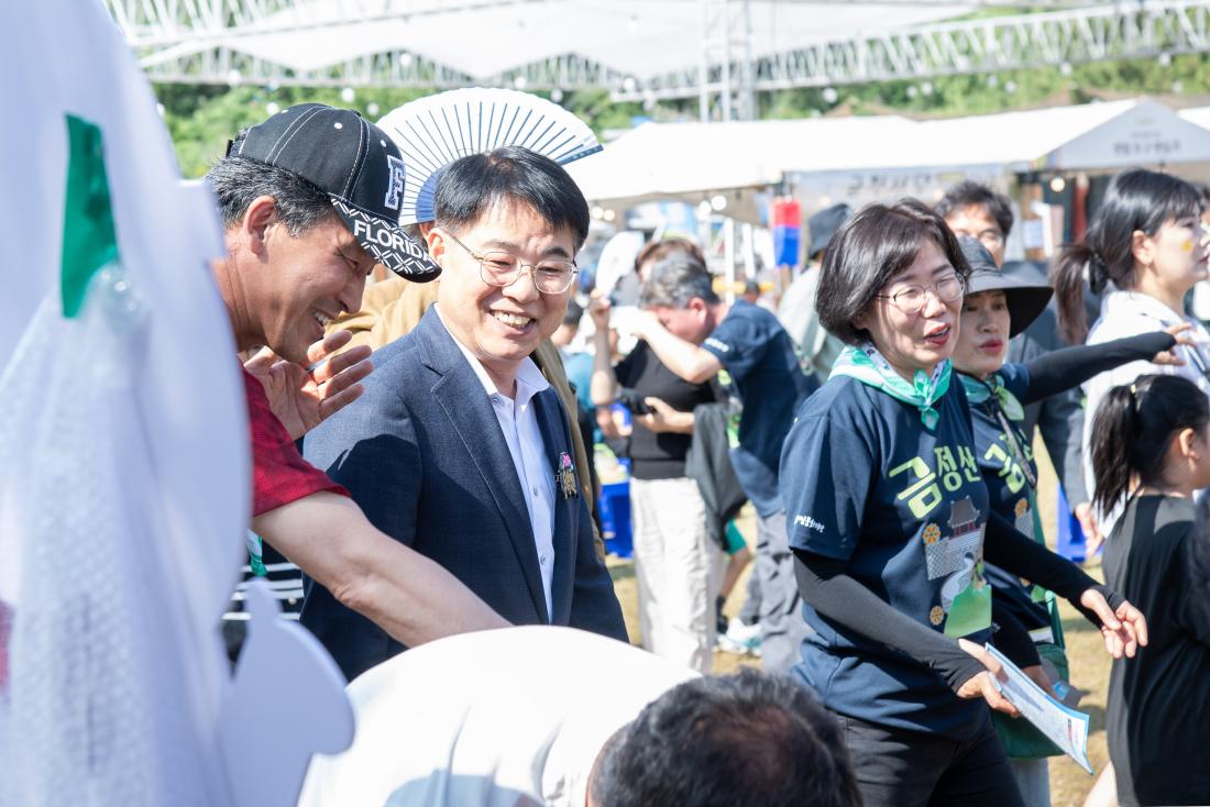 20250615_금정산성축제 부스방문_8.jpg