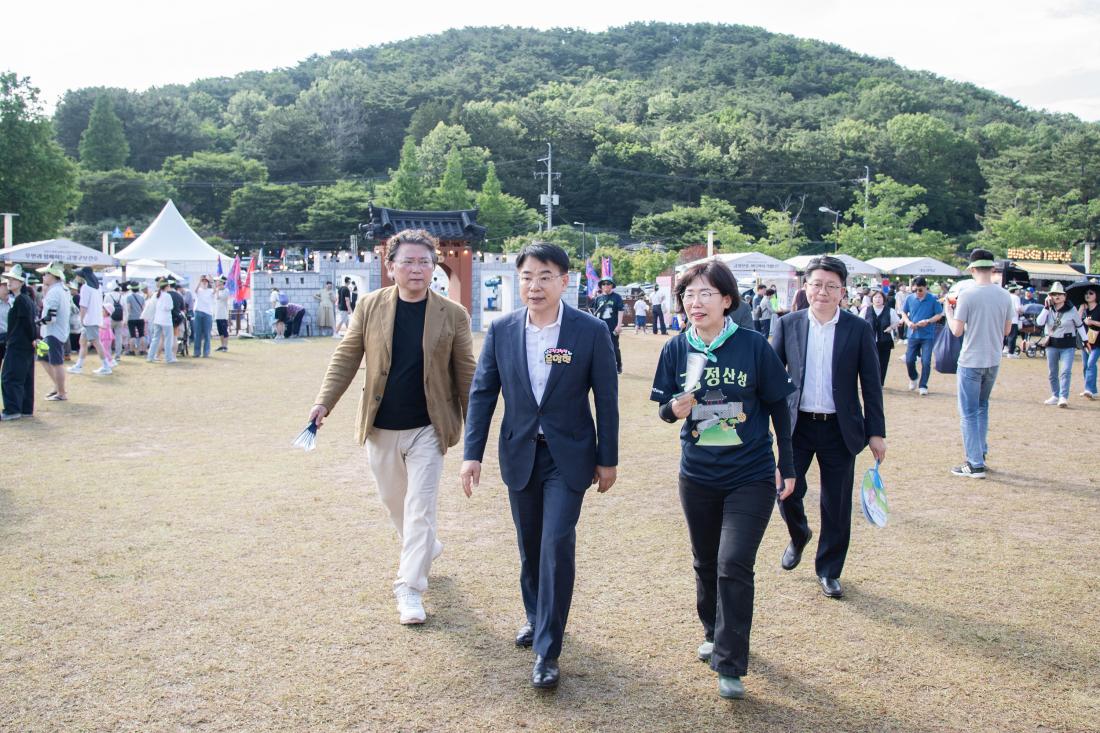 20250615_금정산성축제 부스방문_11.jpg