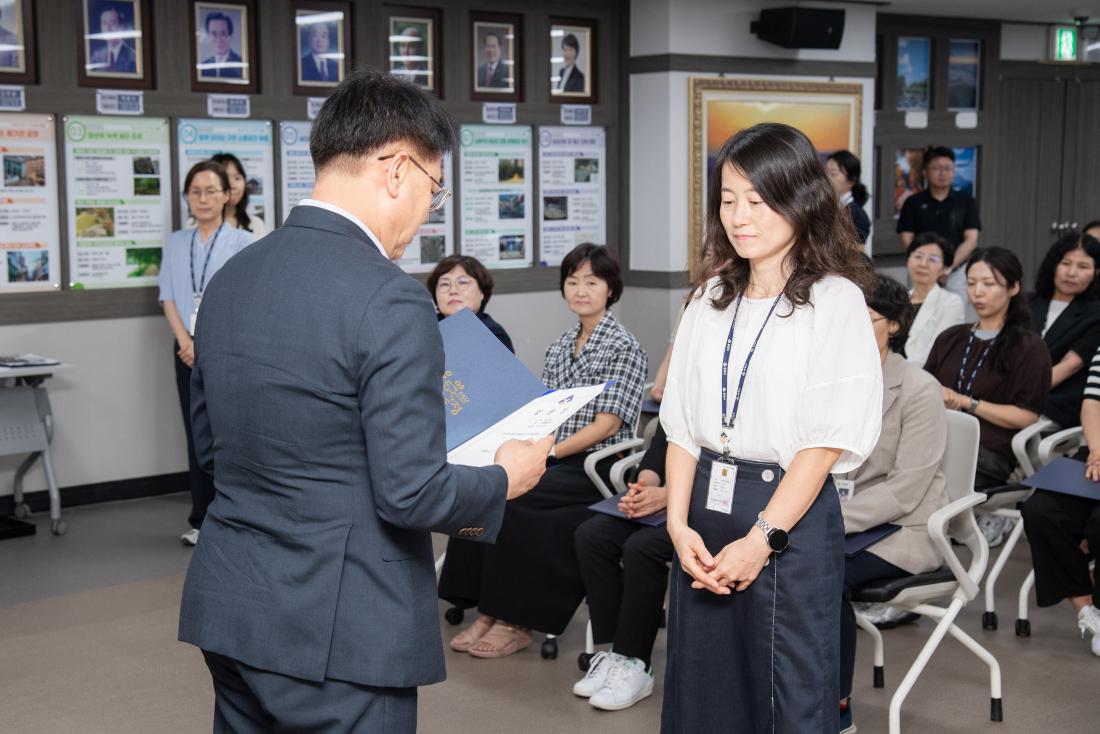 20250630_승진.전입.전보.신규 직원 임용장 수여식_43.jpg