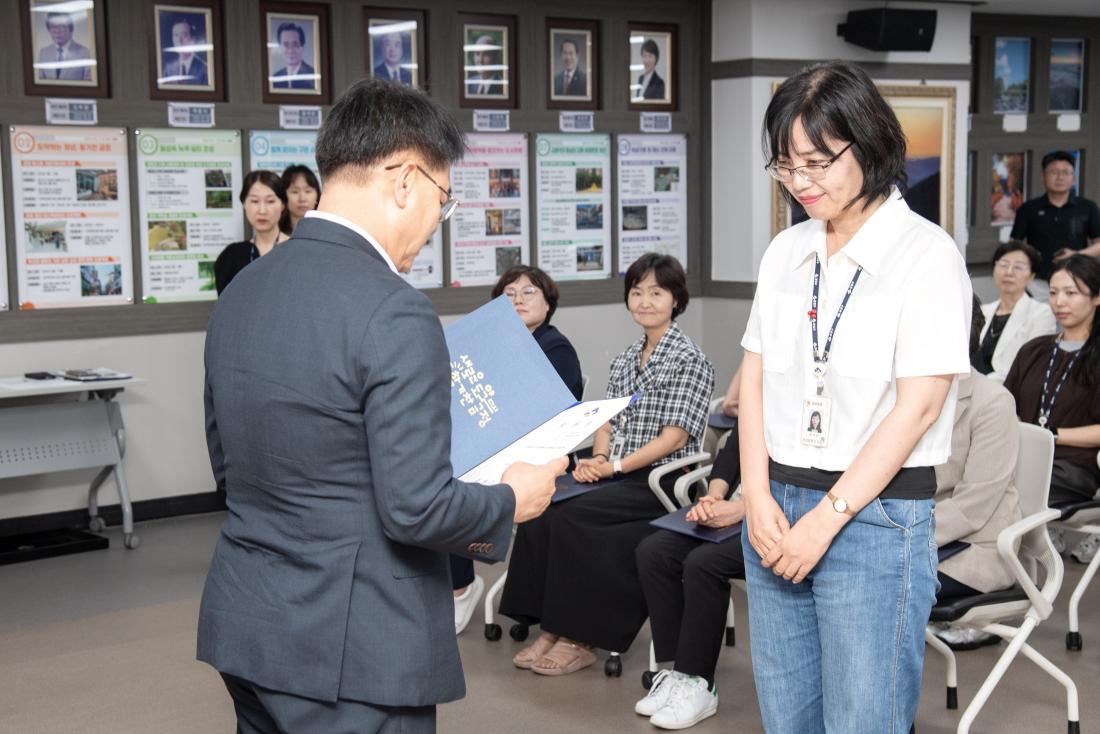 20250630_승진.전입.전보.신규 직원 임용장 수여식_39.jpg