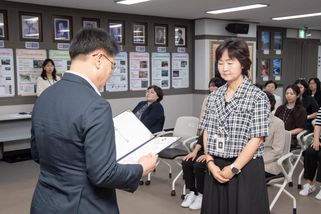 20250630_승진.전입.전보.신규 직원 임용장 수여식_3.jpg