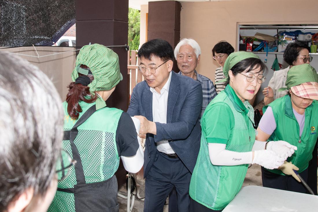 20250709_장전2동 새마을부녀회, 건강한 여름나기 삼계탕 나눔행사_4.jpg