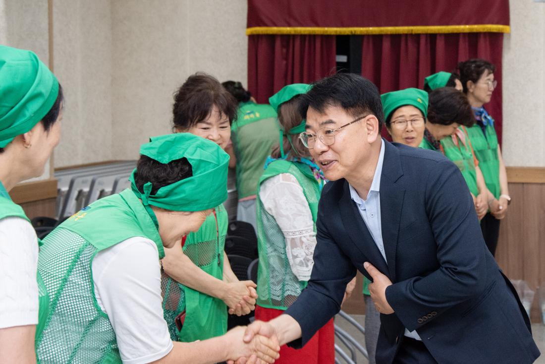 20250710_장전1동 새마을부녀회, 건강한 여름나기 삼계탕 나눔행사_4.jpg