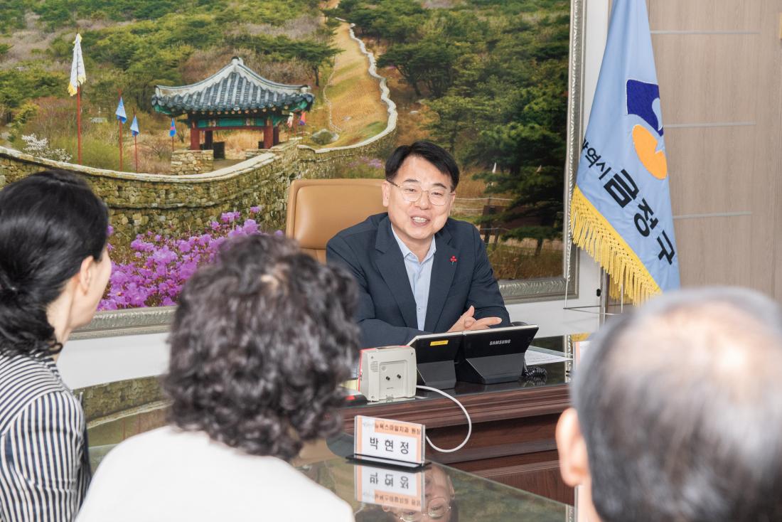 20250710_뉴욕스마일치과의원, 이웃돕기 성금 기탁_3.jpg