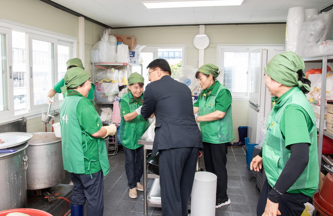 20250715_부곡3동 새마을부녀회, 건강한 여름나기 삼계탕 나눔행사_7.jpg