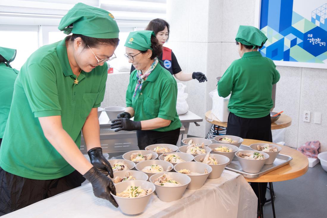 20250715_서3동 새마을부녀회, 건강한 여름나기 삼계탕 나눔행사_8.jpg