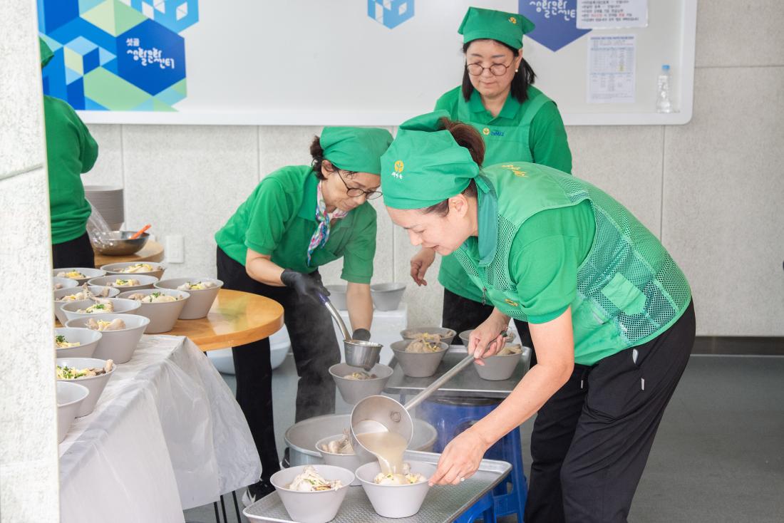 20250715_서3동 새마을부녀회, 건강한 여름나기 삼계탕 나눔행사_9.jpg