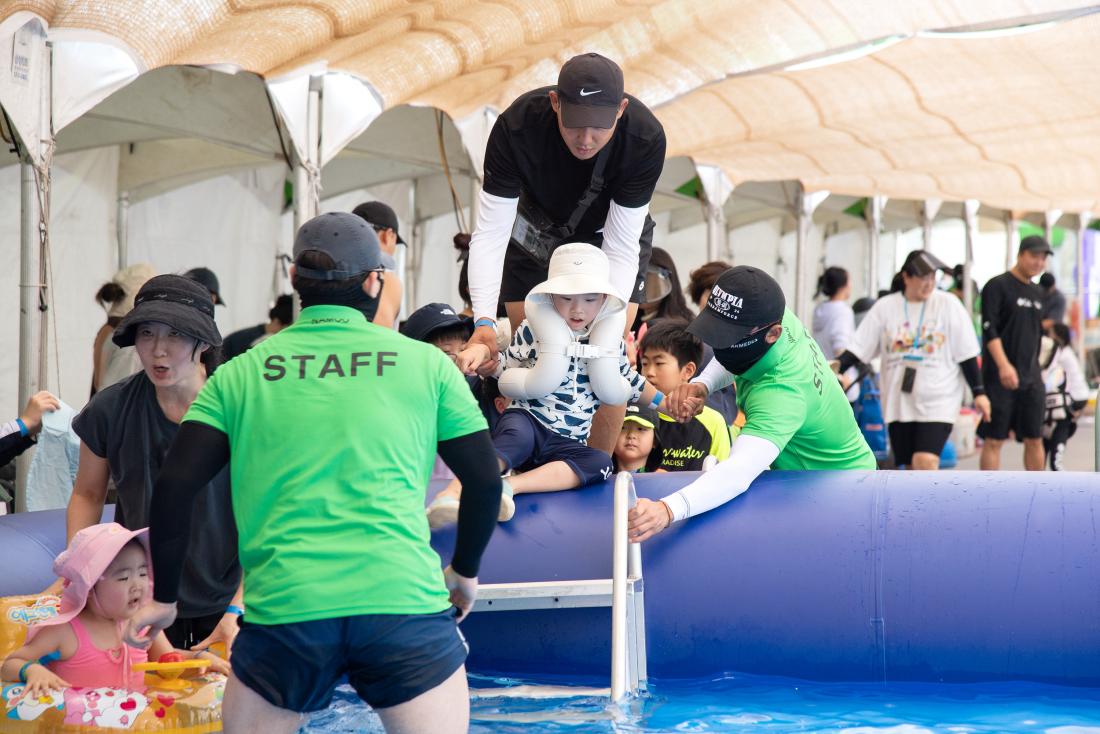 20250726_온천천 물놀이터 '금정 첨벙' 첫째 날_26.jpg