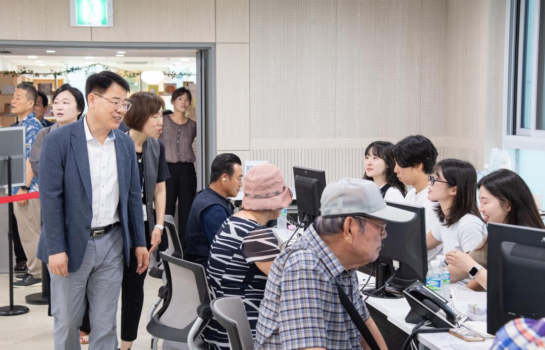 20250729_민생회복 소비쿠폰 지급 현장 직원 격려 _4.jpg