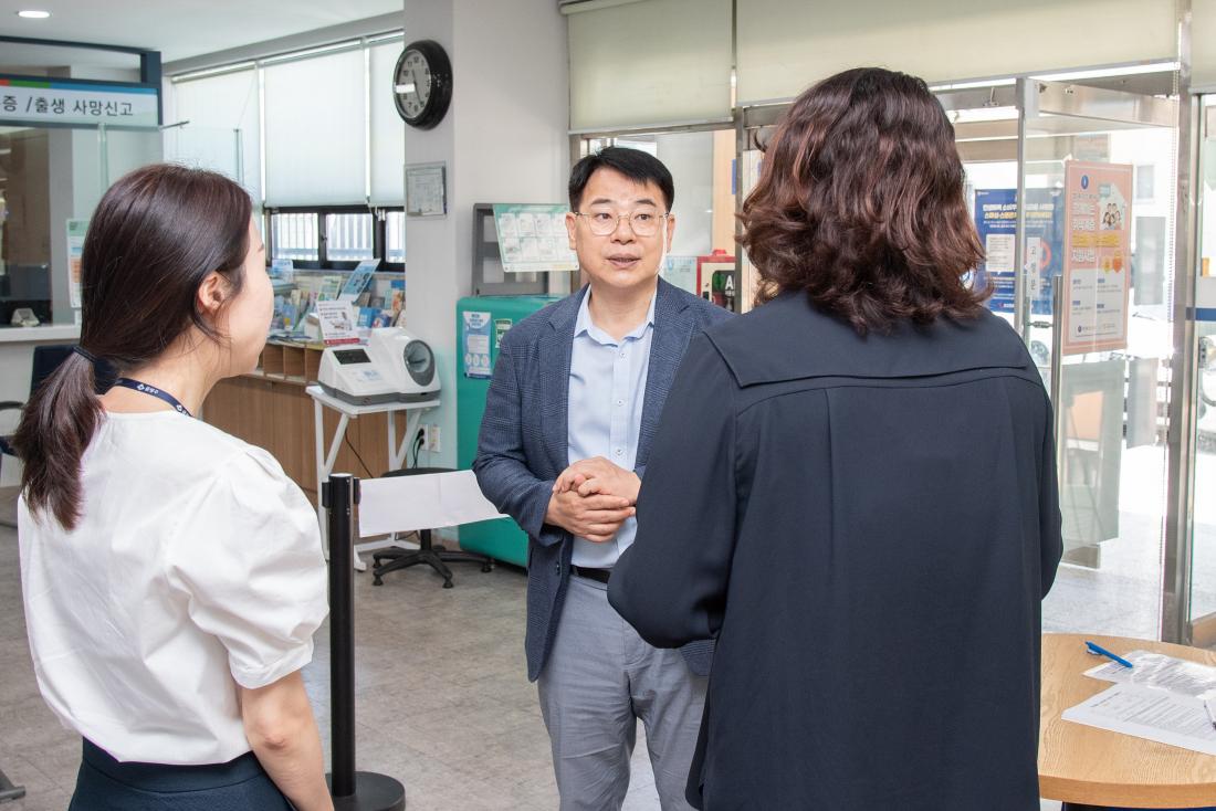 20250730_민생회복 소비쿠폰 지급 현장 직원 격려_13.jpg