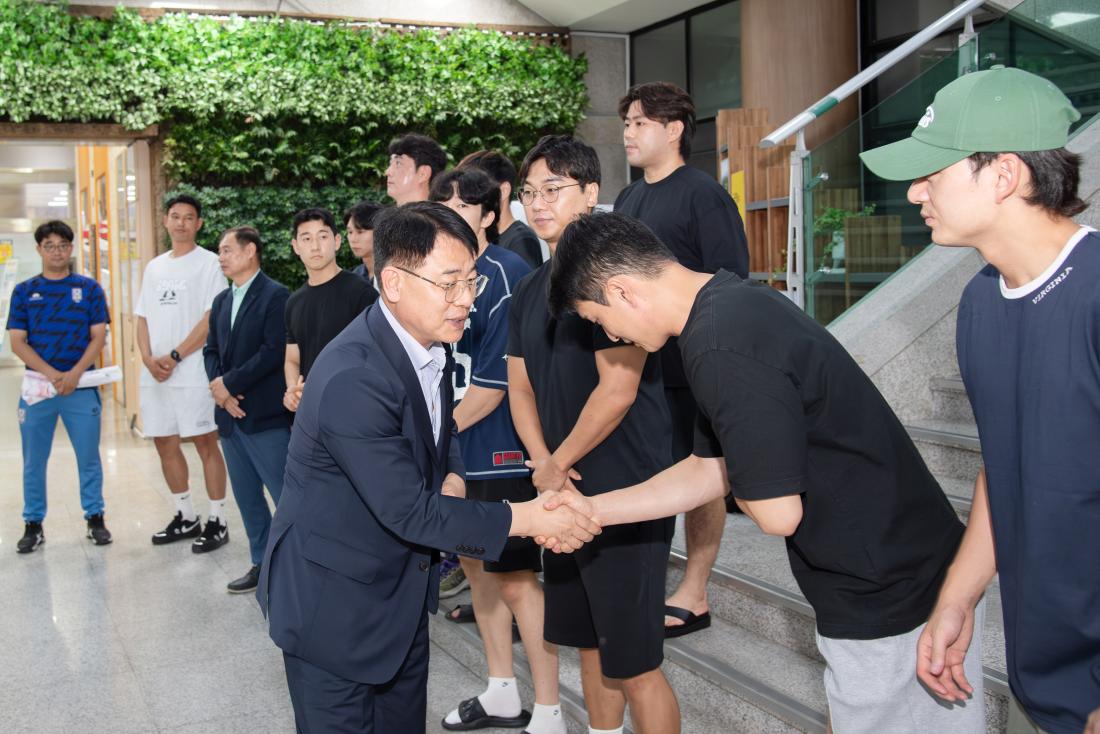 20250829_금정구축구협회 대통려기 출정 격려_3.jpg