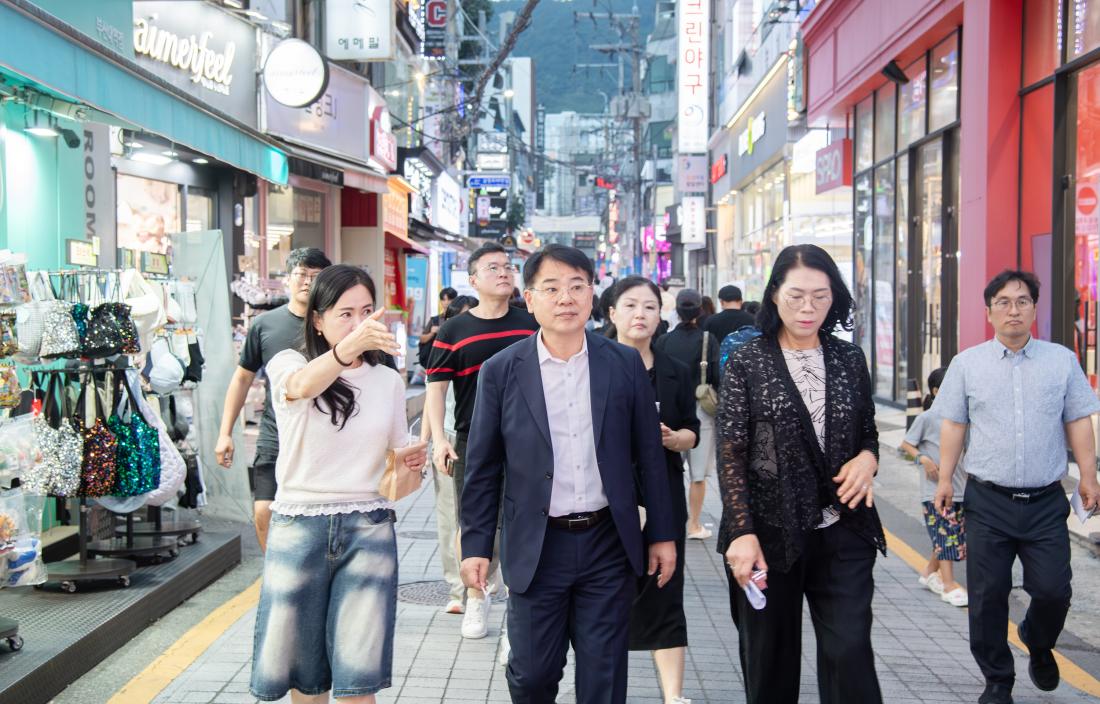 20250905_부산세일페스타 '부대 앞으로'_6.jpg