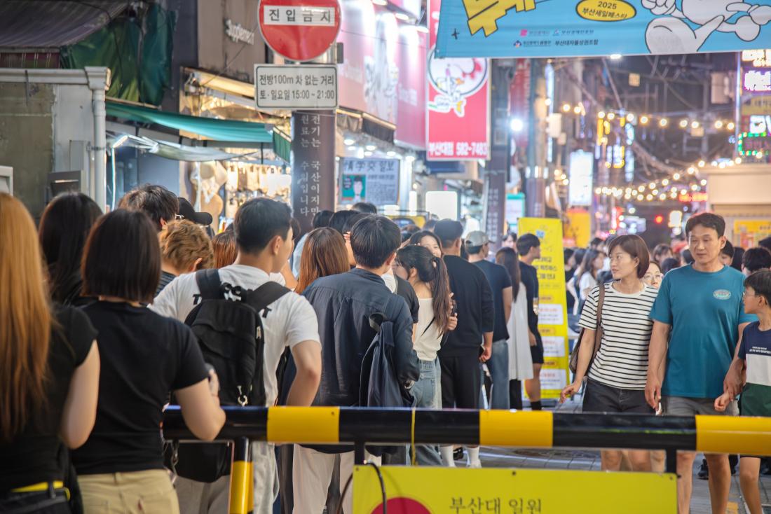 20250905_부산세일페스타 '부대 앞으로'_37.jpg