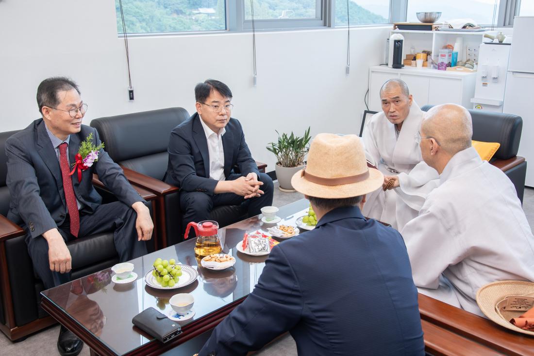 20250912_글로벌부산서화예술인협회 기획전_11.jpg