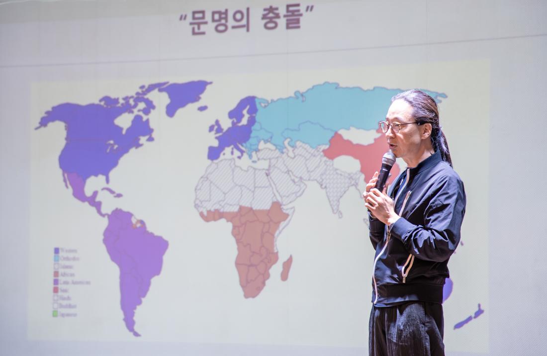 20250912_북 콘서트 - 송길영 작가_8.jpg