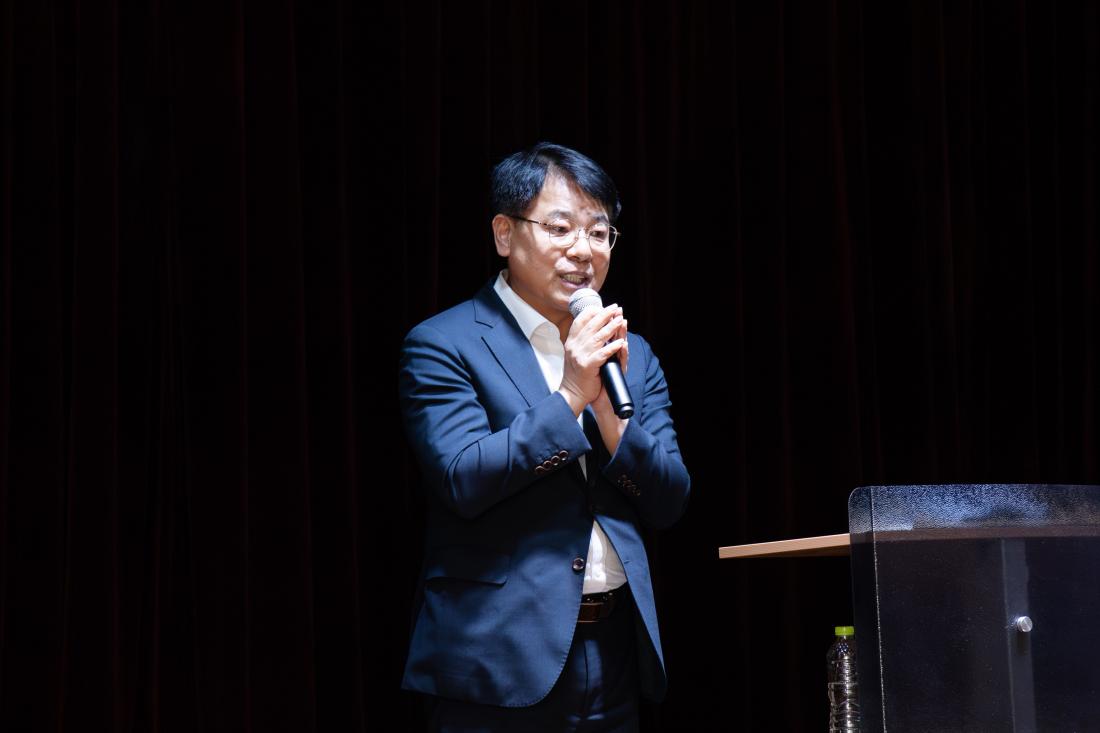 20250912_북 콘서트 - 송길영 작가_5.jpg