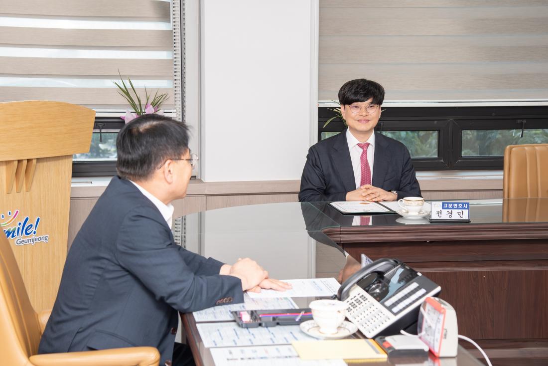 20250912_고문 변호사 위촉장 수여식_7.jpg