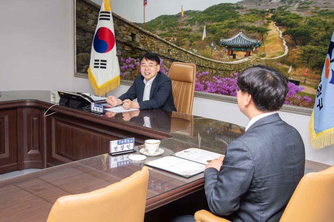 20250912_고문 변호사 위촉장 수여식_3.jpg