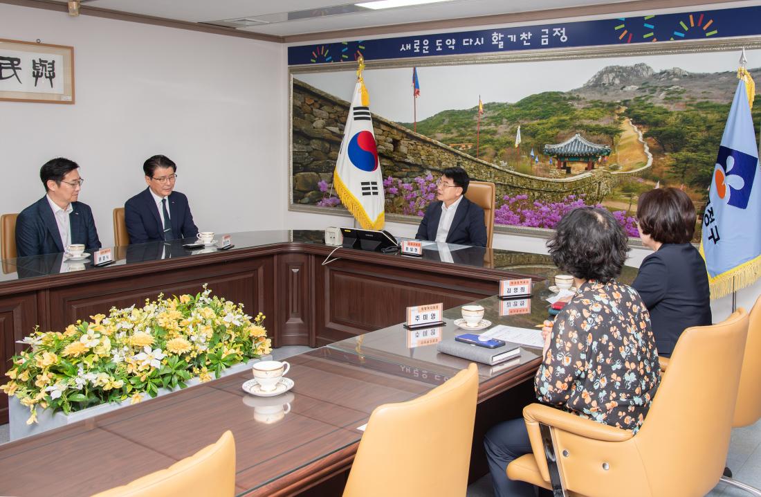 20250916_BNK 부산은행 이웃돕기 성품 기탁식_5.jpg