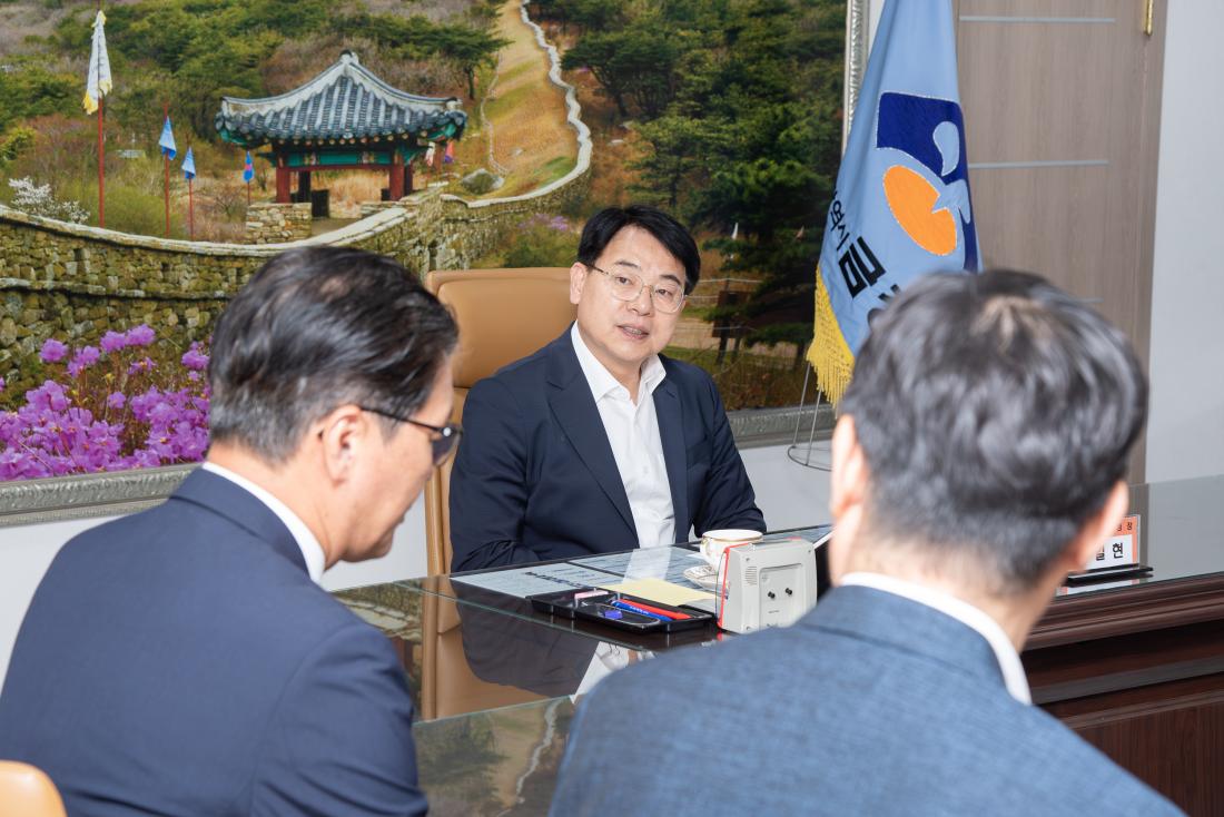 20250916_BNK 부산은행 이웃돕기 성품 기탁식_3.jpg