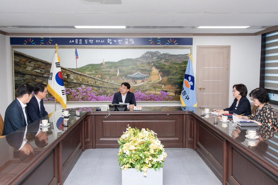 20250916_BNK 부산은행 이웃돕기 성품 기탁식_4.jpg