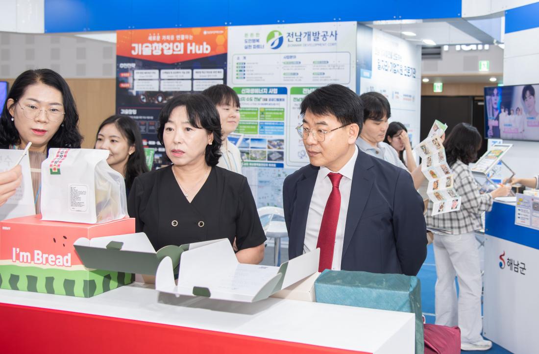 20250918_제21회 대한민국 지방자치 경영대전 부스방문_12.jpg