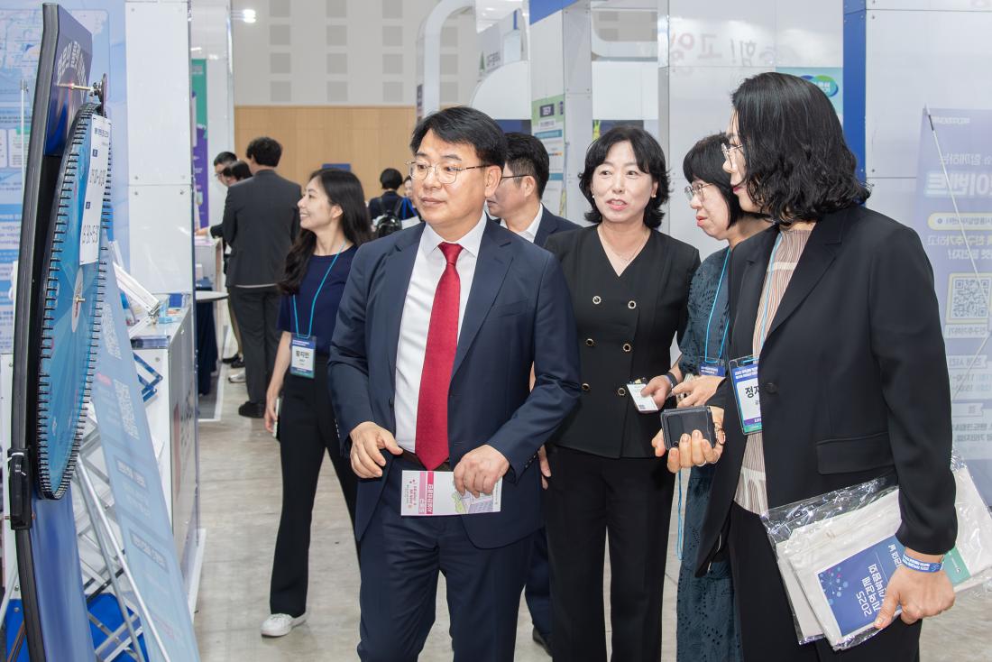 20250918_제21회 대한민국 지방자치 경영대전 부스방문_10.jpg