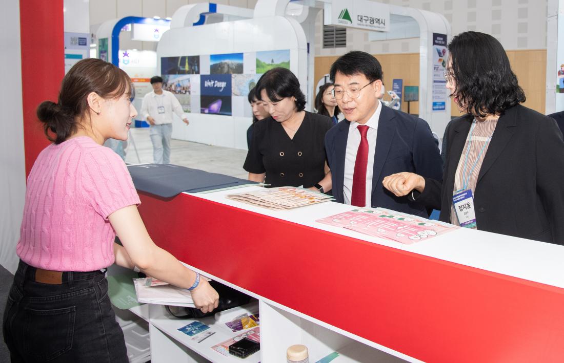 20250918_제21회 대한민국 지방자치 경영대전 부스방문_11.jpg