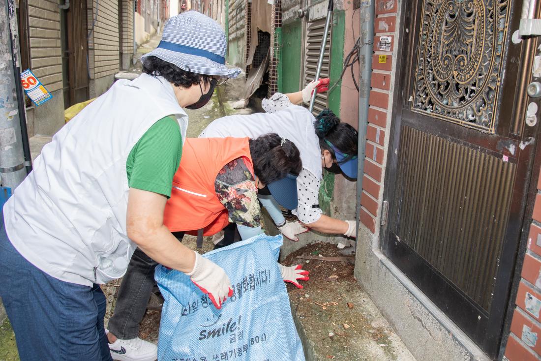 20250919_서동 폐공가 방치 쓰레기 정비사업 실시_20.jpg