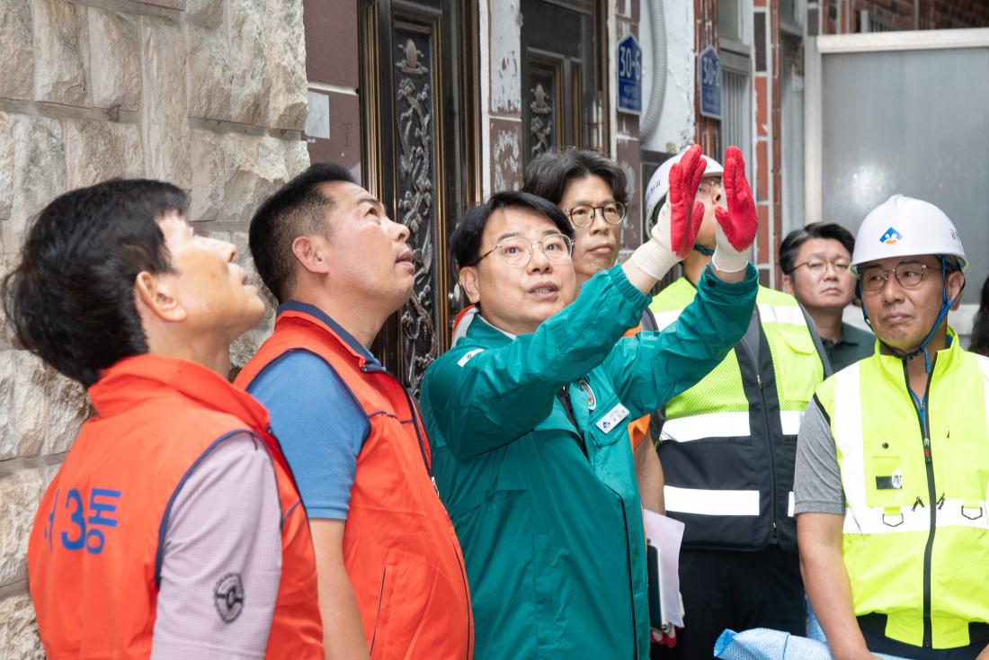 20250919_서동 폐공가 방치 쓰레기 정비사업 실시_15.jpg