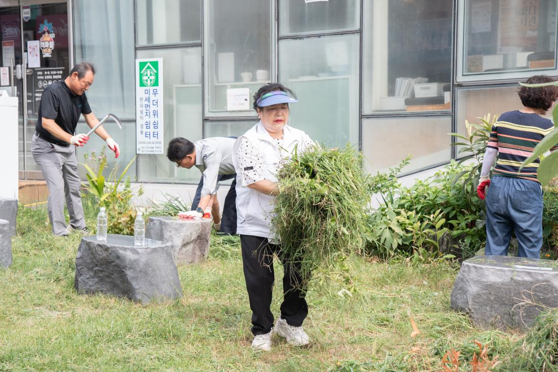 20250919_서동 폐공가 방치 쓰레기 정비사업 실시_22.jpg