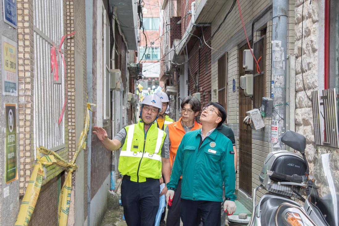 20250919_서동 폐공가 방치 쓰레기 정비사업 실시_14.jpg