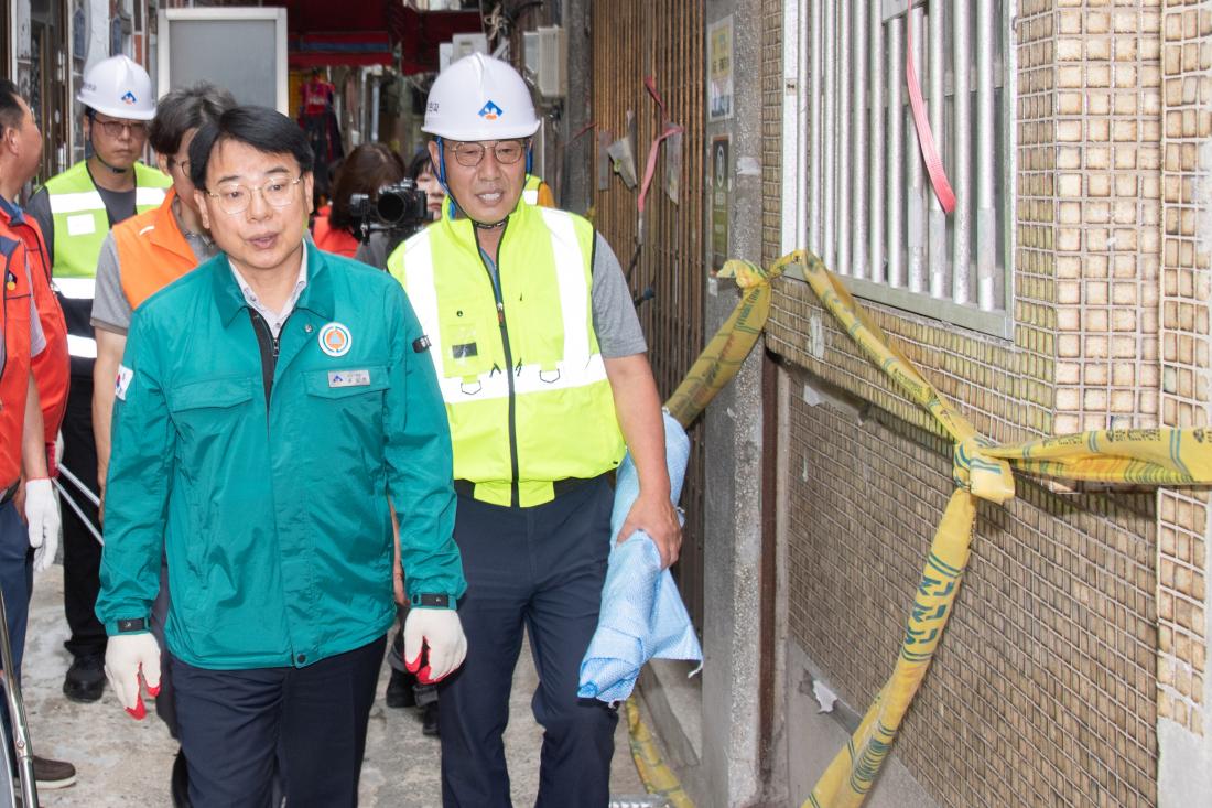 20250919_서동 폐공가 방치 쓰레기 정비사업 실시_17.jpg