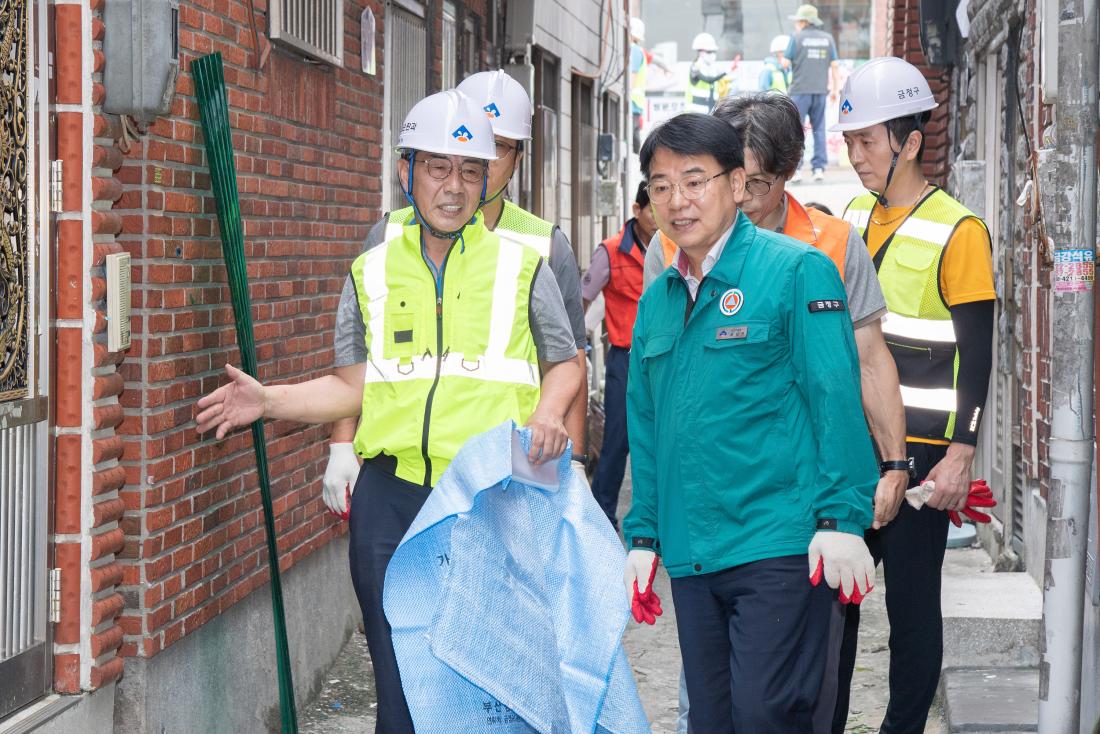 20250919_서동 폐공가 방치 쓰레기 정비사업 실시_13.jpg