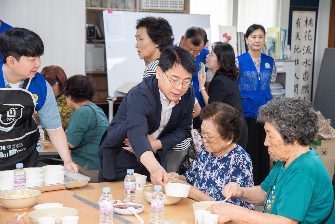 20250919_바르게살기운동금정구협의회 어르신 효 밥상 행사_6.jpg