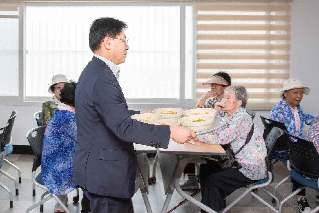 20250919_바르게살기운동금정구협의회 어르신 효 밥상 행사_5.jpg