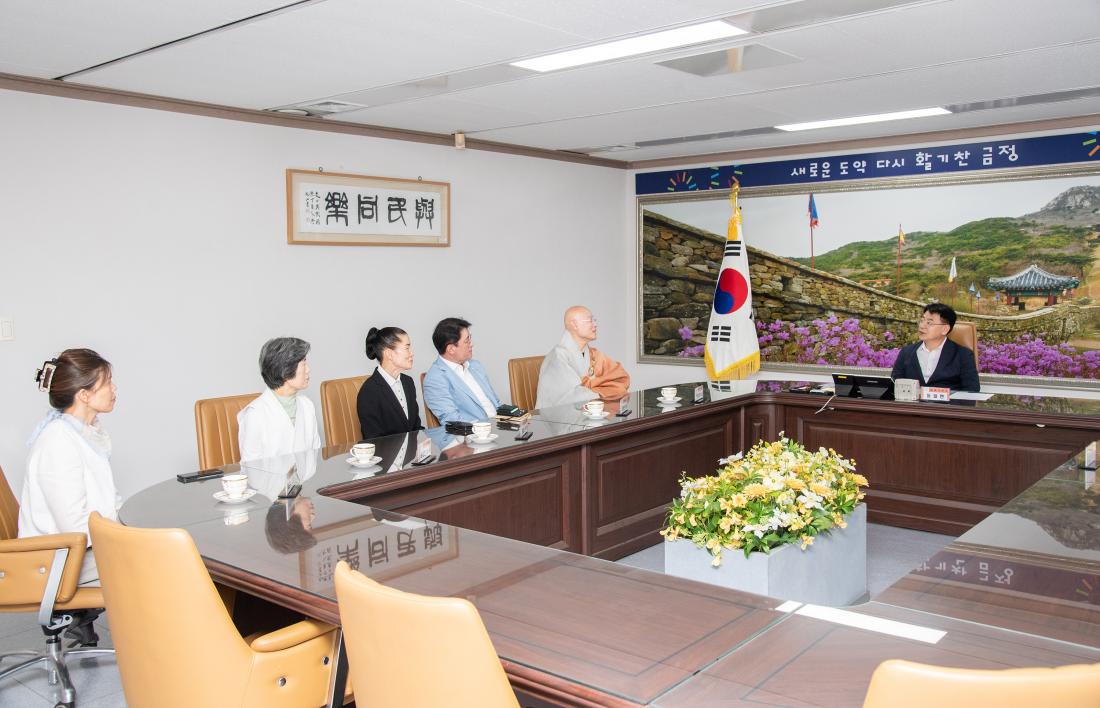 20250923_무명스님지구촌행복재단, 이웃돕기 성금 기탁_4.jpg