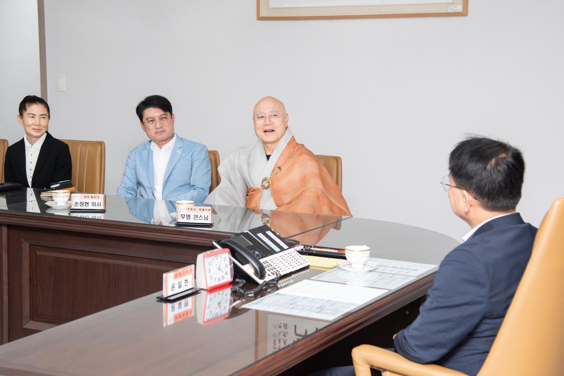 20250923_무명스님지구촌행복재단, 이웃돕기 성금 기탁_5.jpg