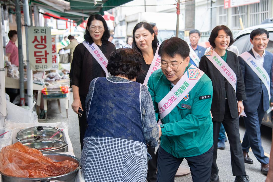 202501002_전통시장 방문_9.jpg